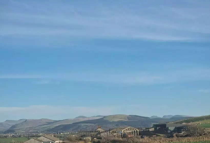 Impeccable Beachfront 2 Bed Cottage In St Bees