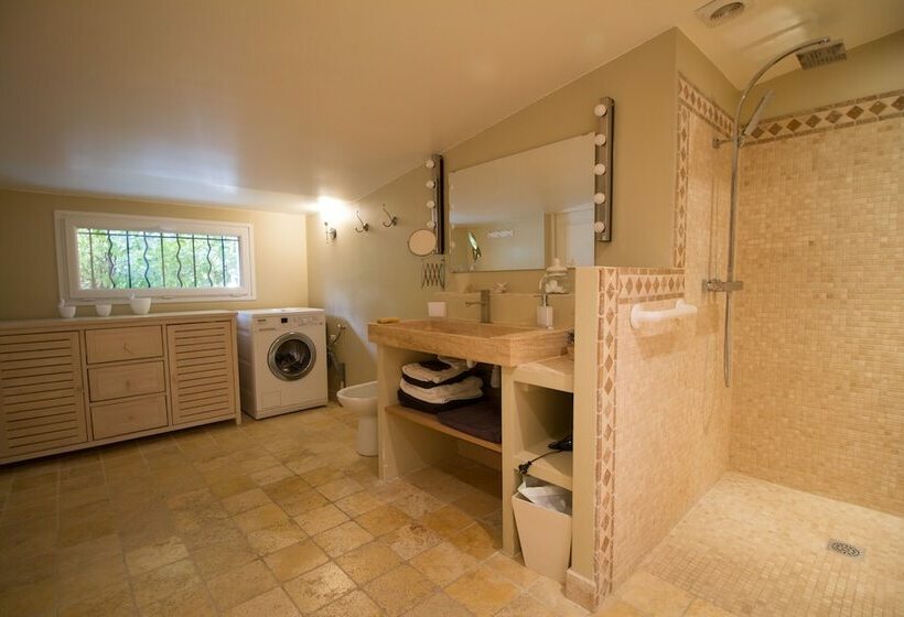 Пансион Aux Oiseaux De Provence