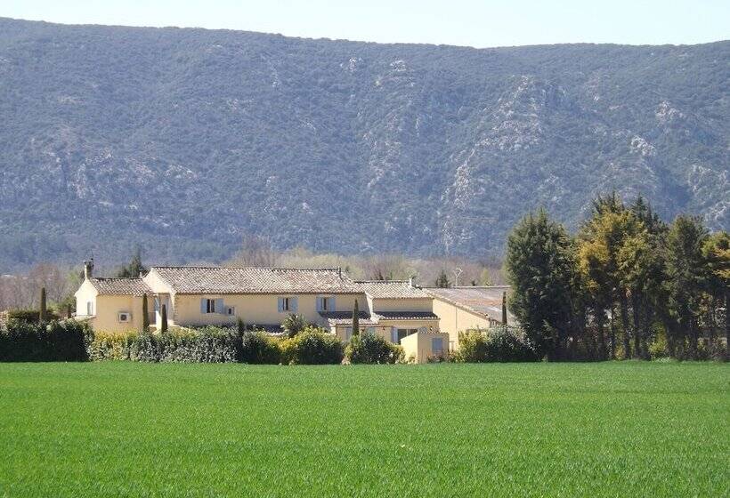 بنسيون Mas Dansavan