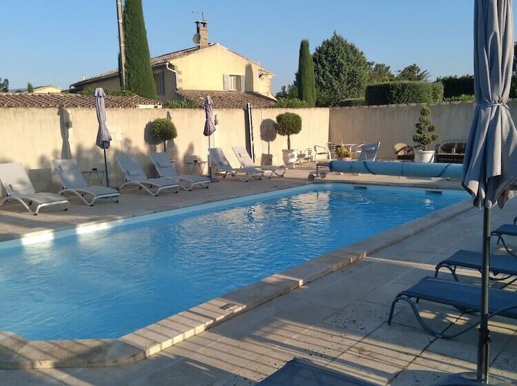 بنسيون Mas Dansavan