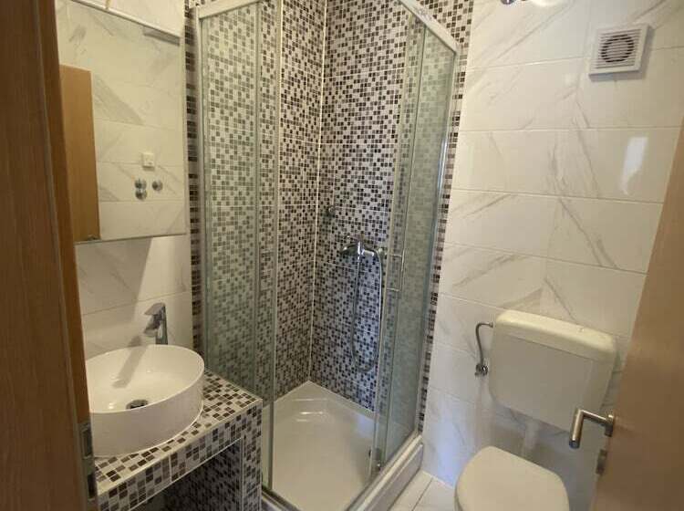 פנסיון Lighthouse Vodice