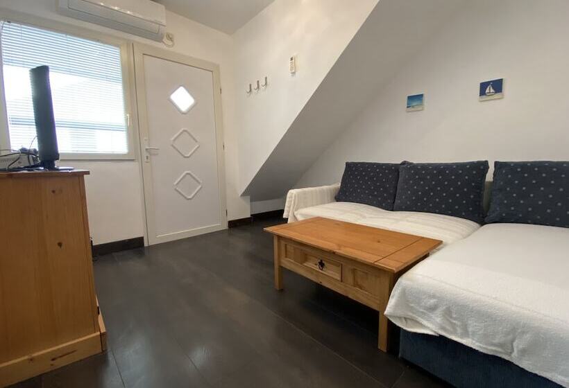 פנסיון Lighthouse Vodice