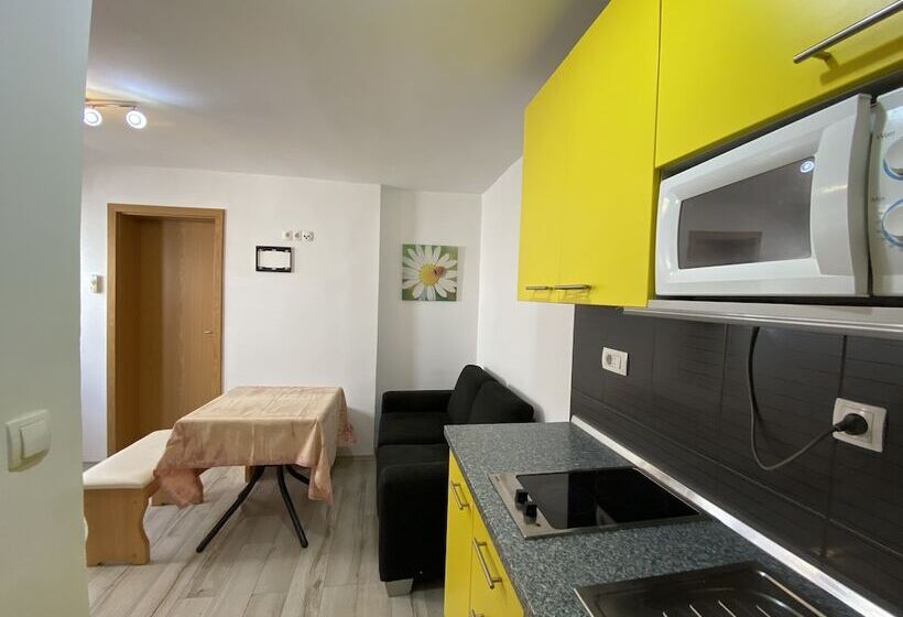 פנסיון Lighthouse Vodice