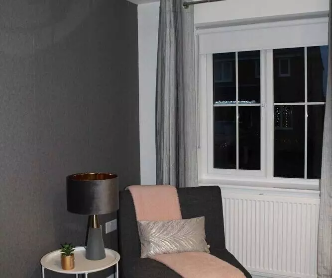 レジデンス Beautiful 1 Bed House In Peterborough