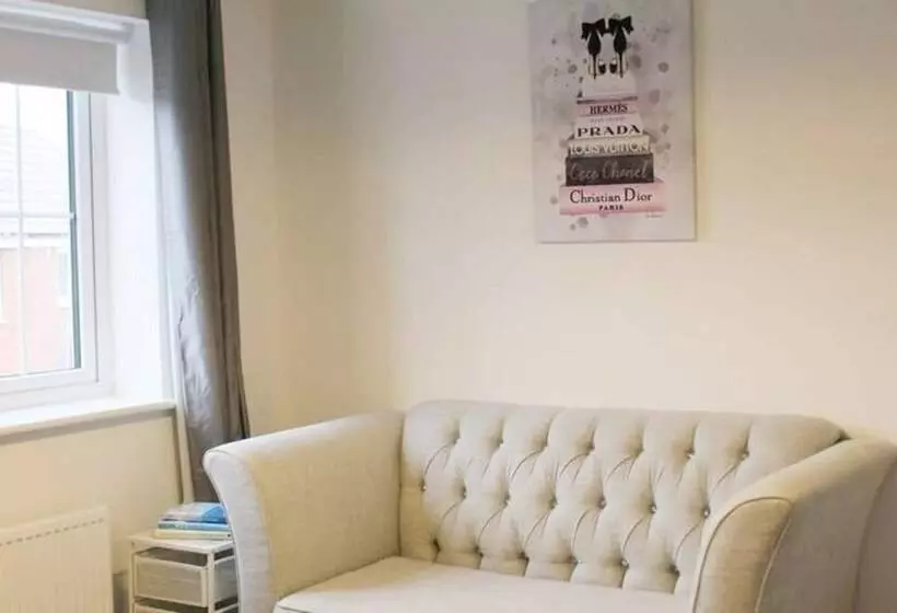 レジデンス Beautiful 1 Bed House In Peterborough