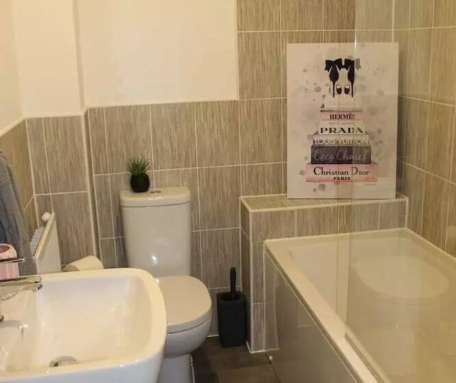 レジデンス Beautiful 1 Bed House In Peterborough
