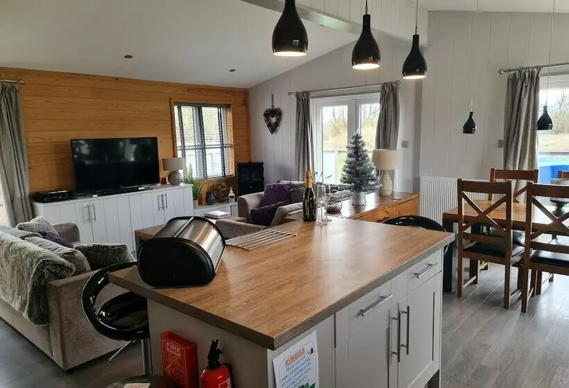 レジデンス Charming 3bed Lodge In Bury Saint Edmunds