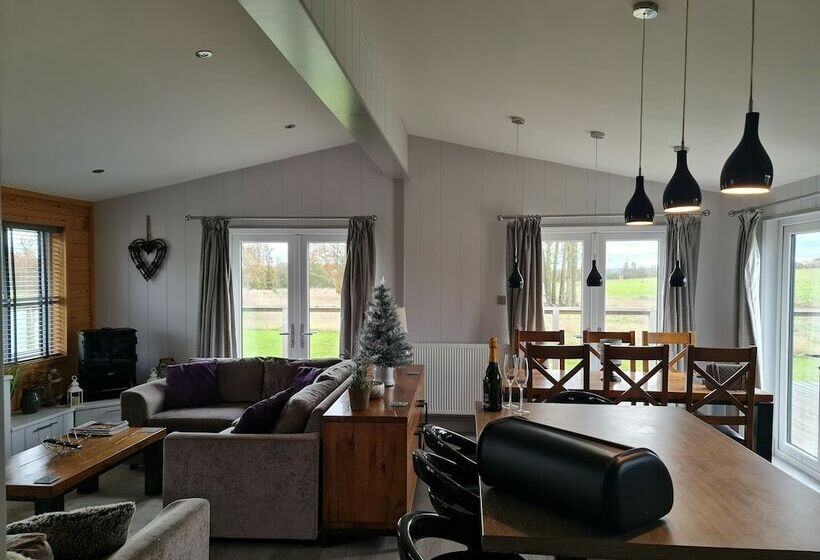 레지던스 Charming 3bed Lodge In Bury Saint Edmunds