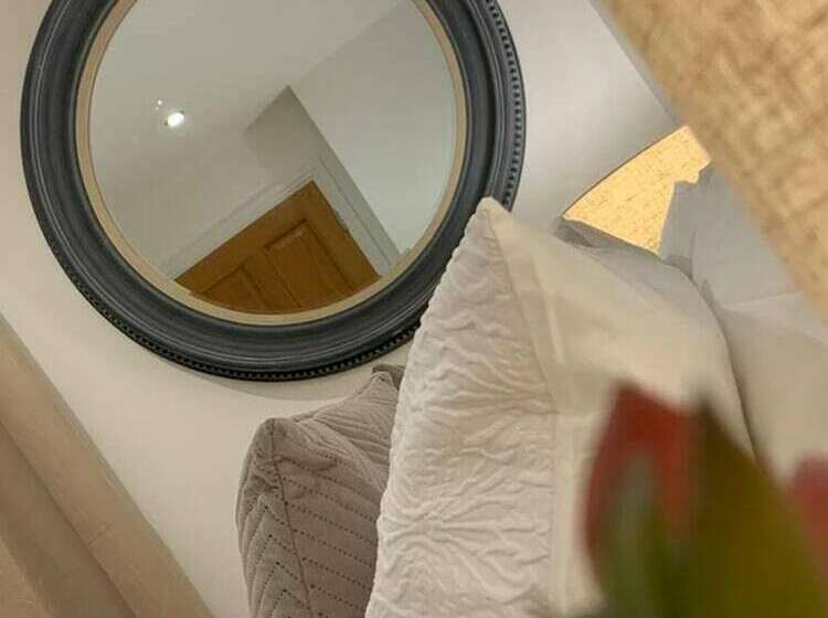 Cheerful 2 Bed Cottage With 2 Free Parking, Leeds