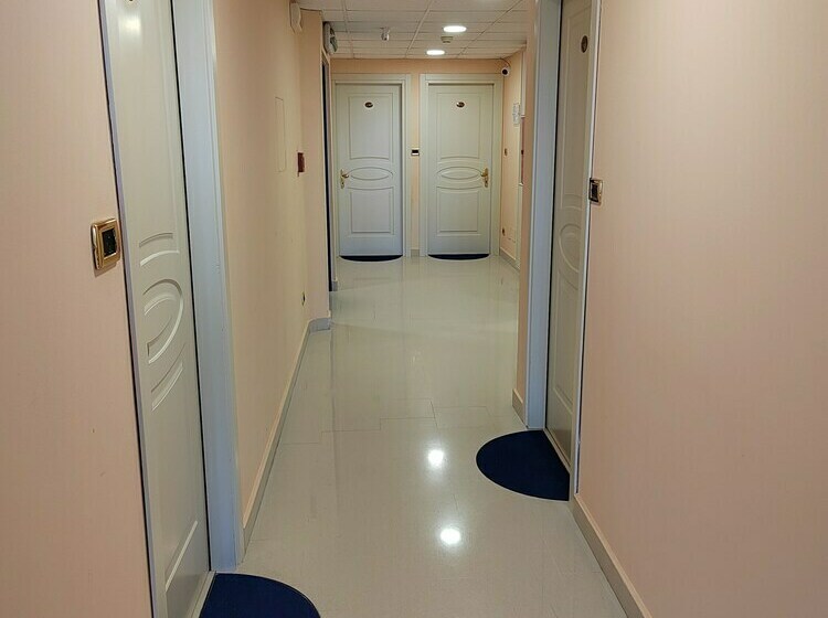 簡易ホテル Residence White Palace