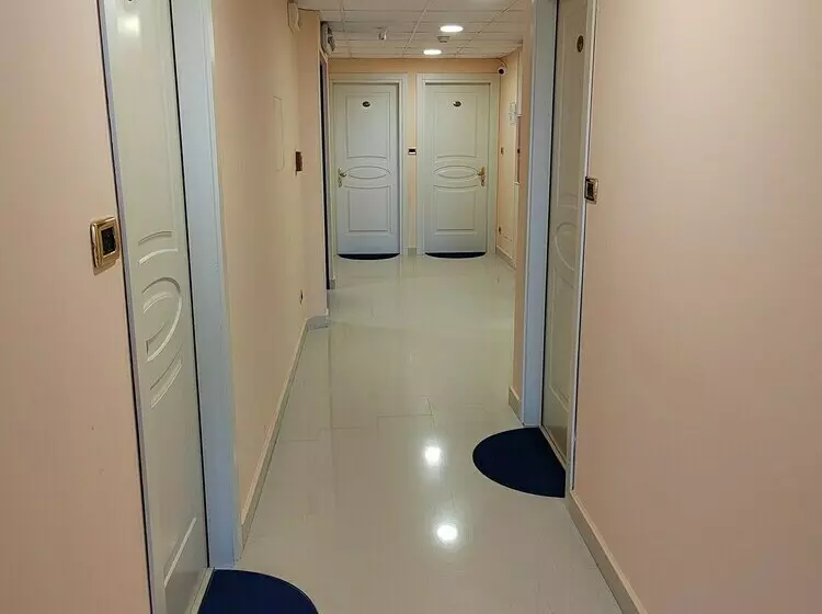 簡易ホテル Residence White Palace