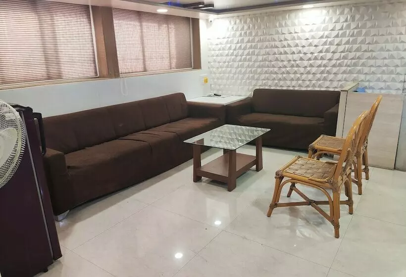Hotelli Mukesh Residency