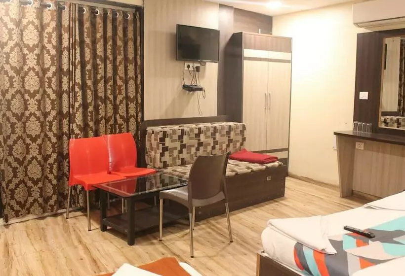 Hotelli Mukesh Residency
