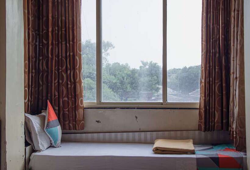 هتل Mukesh Residency