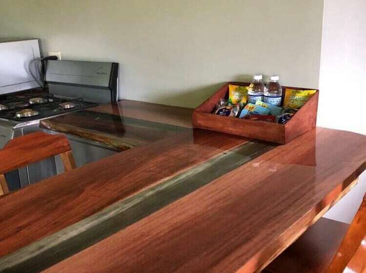 هتل The Blue Mahoe Treehouse