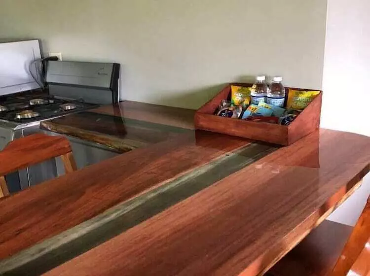 هتل The Blue Mahoe Treehouse