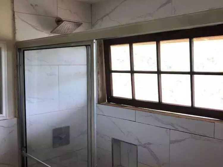 هتل The Blue Mahoe Treehouse