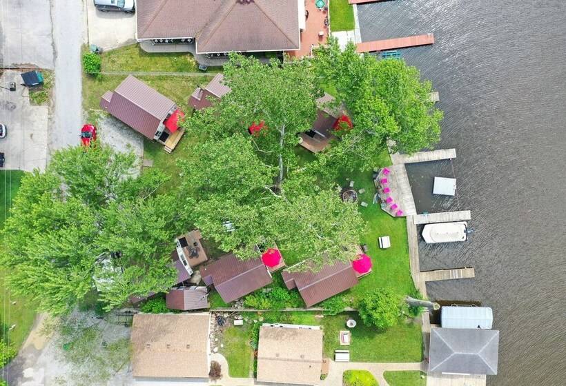 Paradise Cove Lakeside Cottages