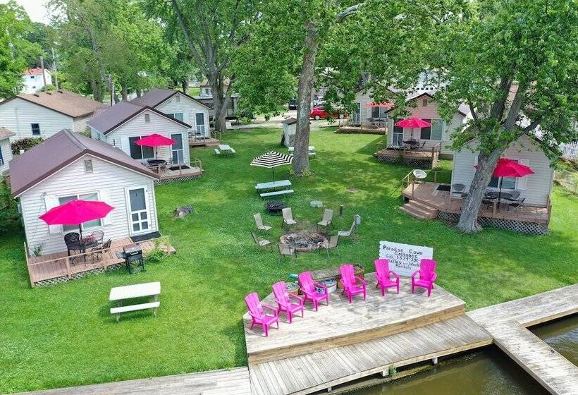 Paradise Cove Lakeside Cottages