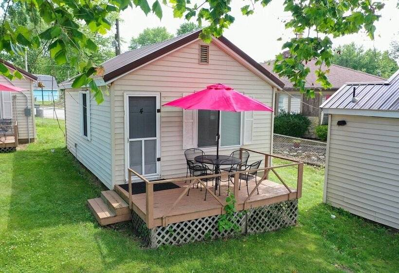 Paradise Cove Lakeside Cottages