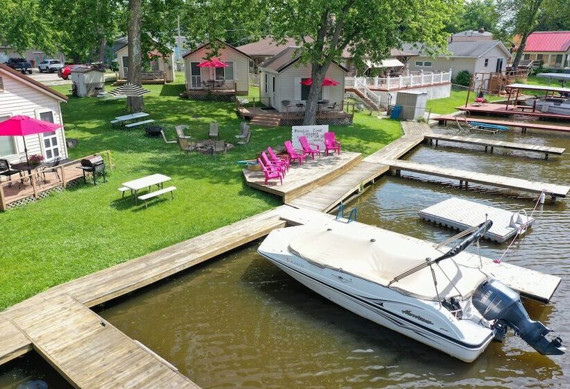 Paradise Cove Lakeside Cottages