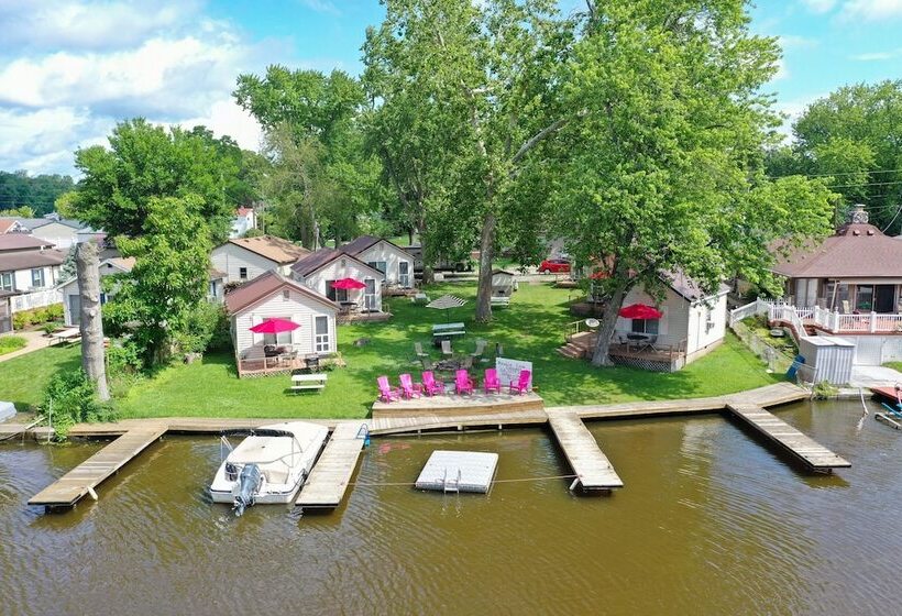 Paradise Cove Lakeside Cottages