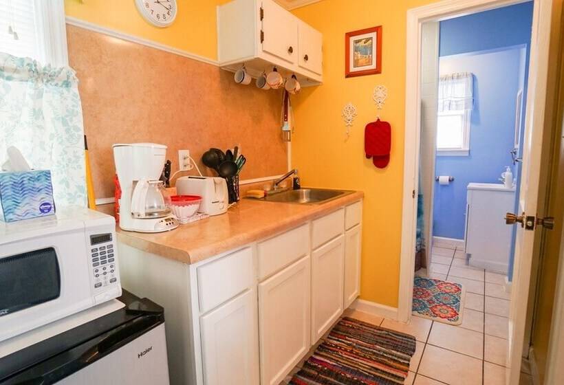 Paradise Cove Lakeside Cottages