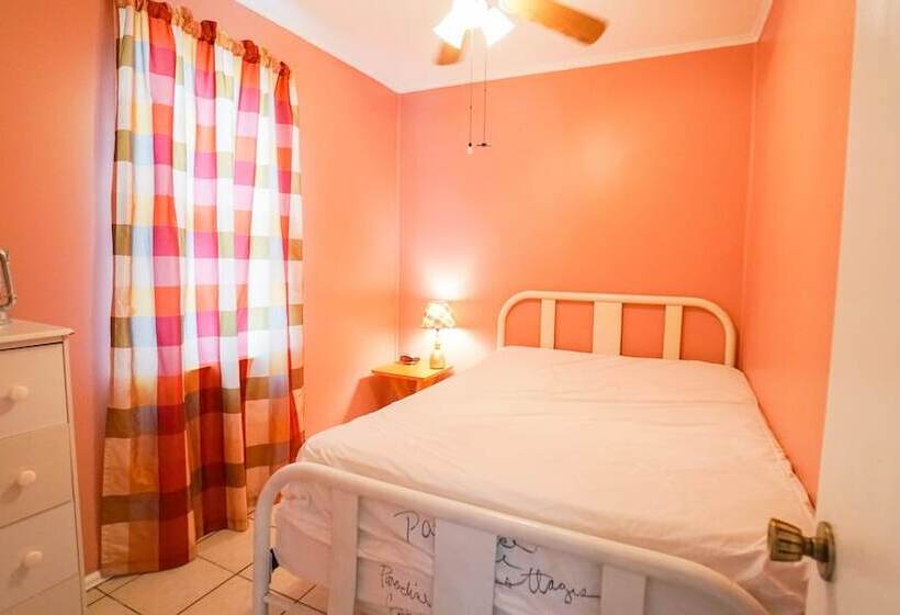 Paradise Cove Lakeside Cottages