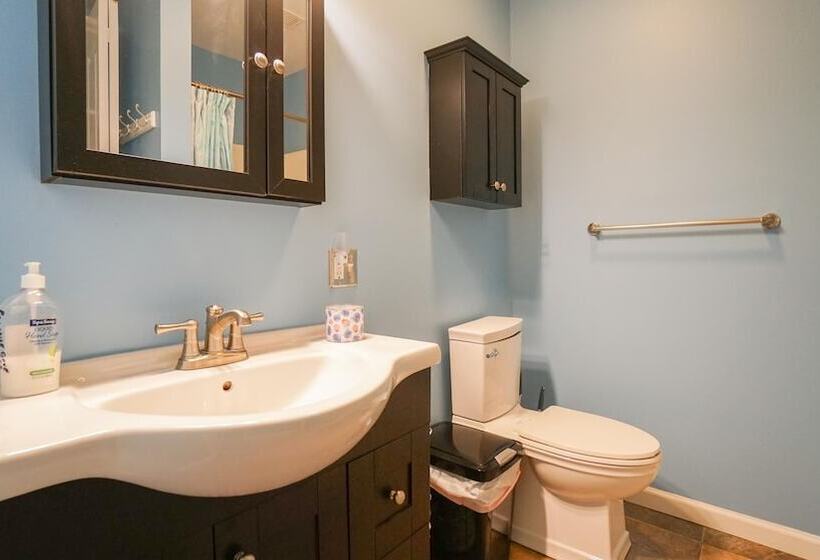 Paradise Cove Lakeside Cottages