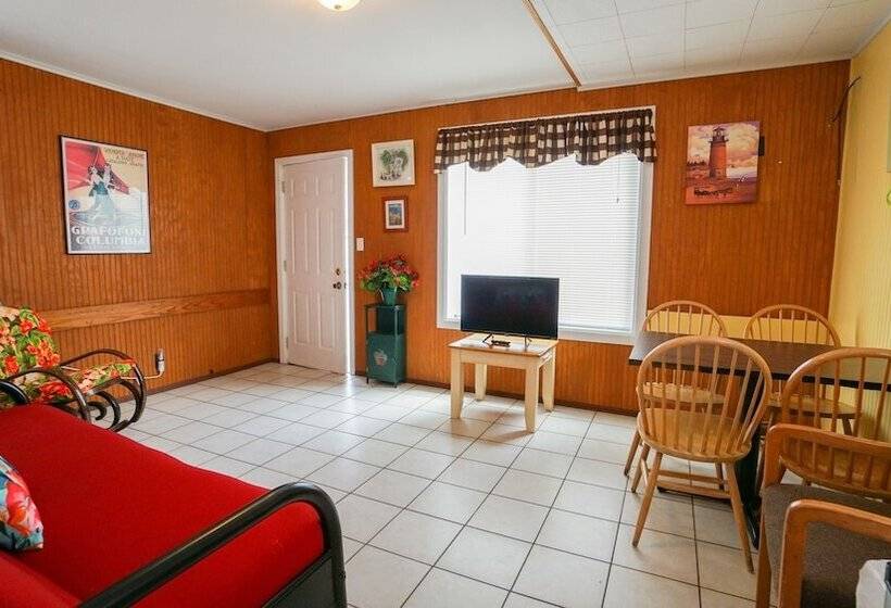 Paradise Cove Lakeside Cottages