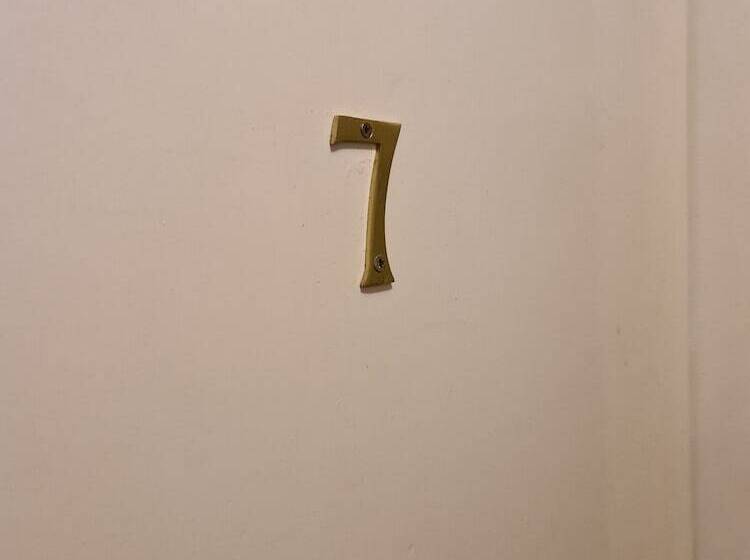 بنسيون The Coach House