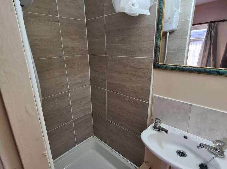 بنسيون The Coach House