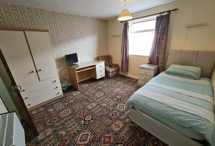 بنسيون The Coach House