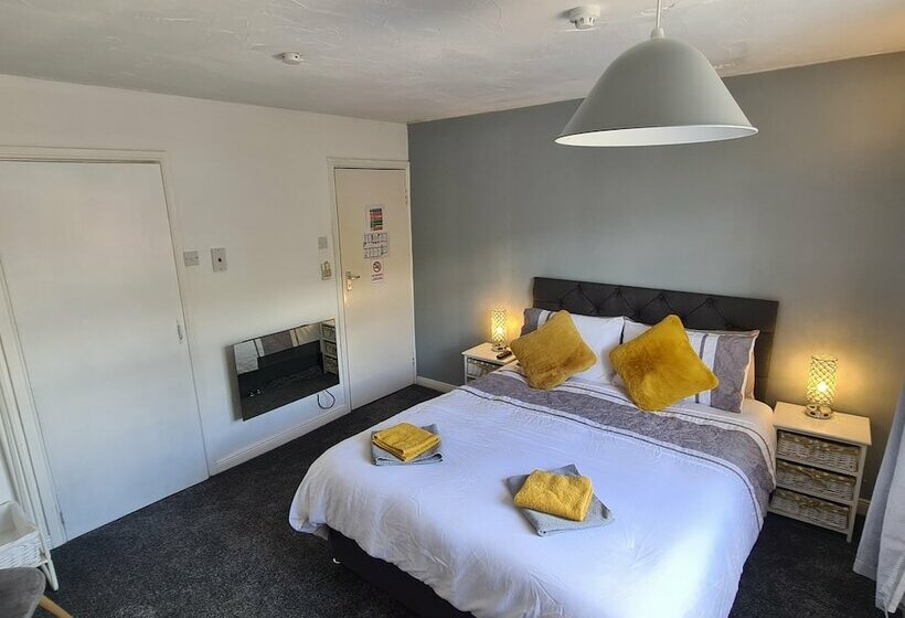 بنسيون The Coach House