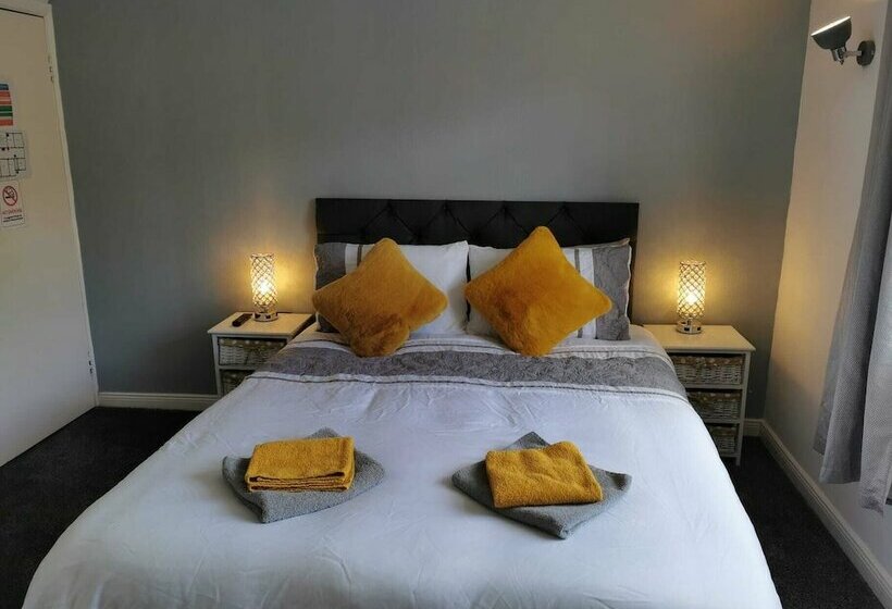 بنسيون The Coach House