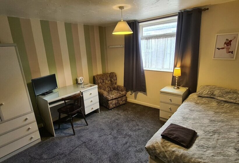 بنسيون The Coach House