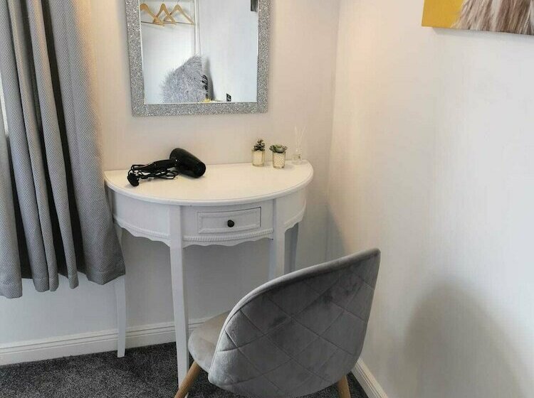 بنسيون The Coach House