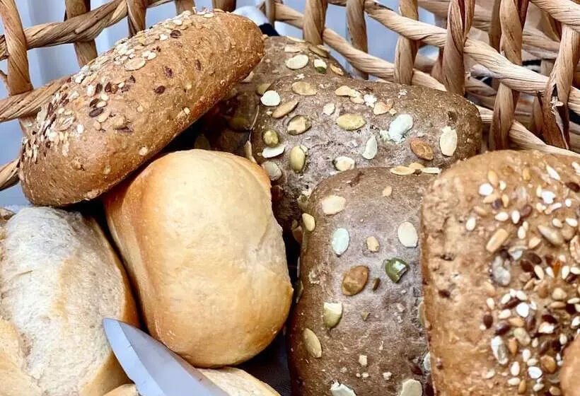 Aamiaismajoitus (B&B) Suite Dreams Guesthouse Aka Care Takeover Home