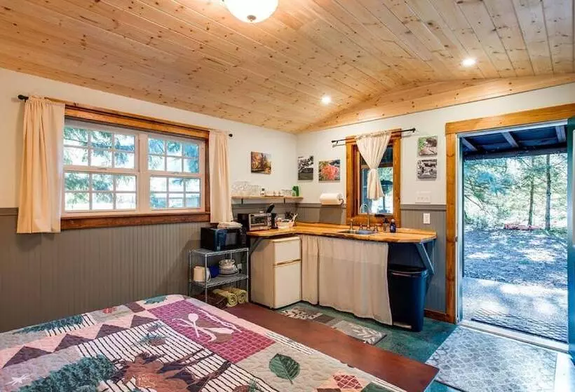 72mf   Rustic   Pets Ok   Sleeps 2