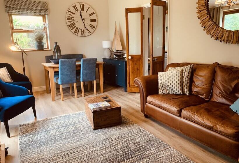 Come & Stay On A Real Norfolk Vineyard