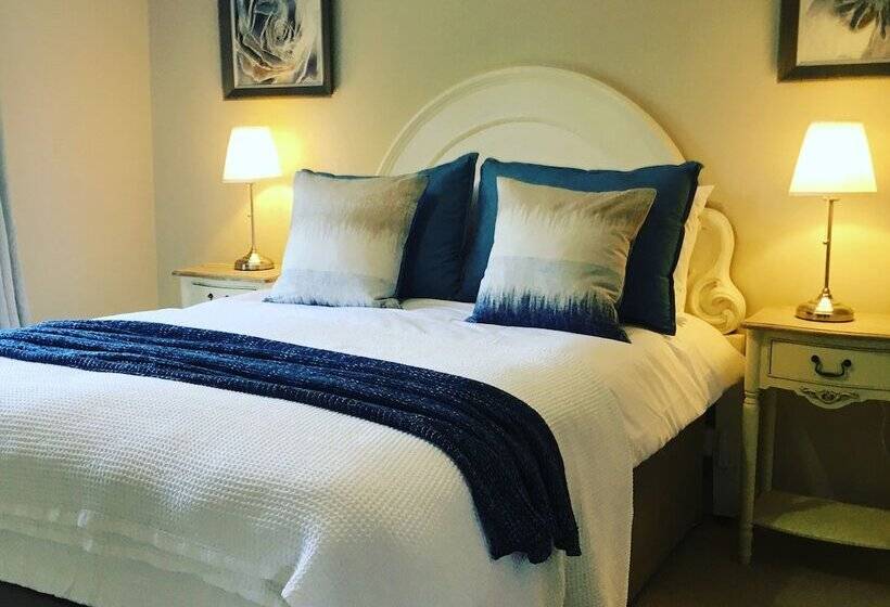 Come & Stay On A Real Norfolk Vineyard