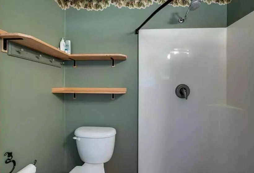 72mf   Rustic   Pets Ok   Sleeps 2