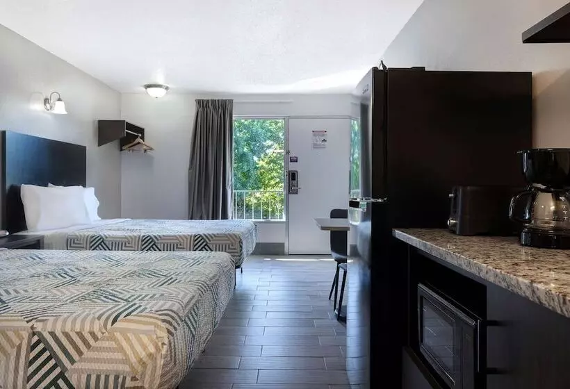 Motelli Studio 6 Branson West Mo Silver Dollar City