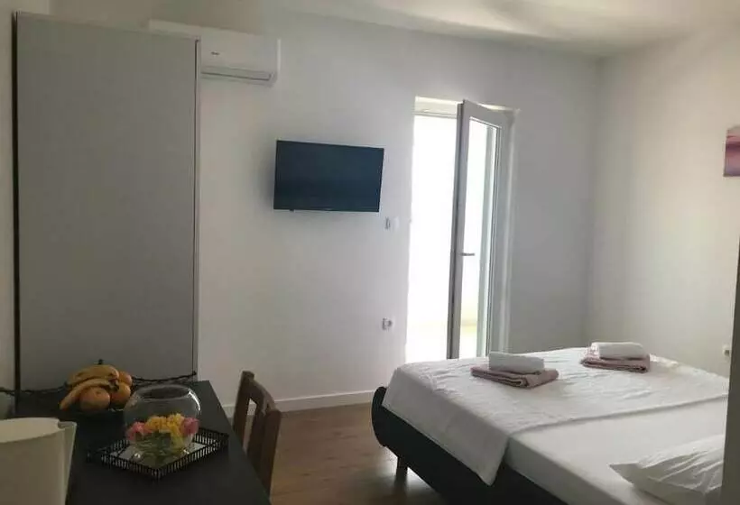 Majatalo Imotski Blaue See Apartments , Pool