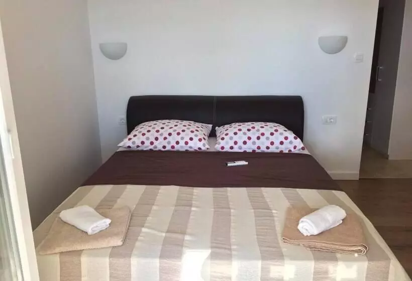 Majatalo Imotski Blaue See Apartments , Pool