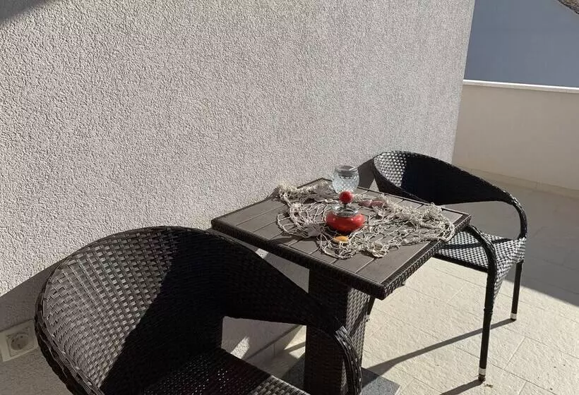 Majatalo Imotski Blaue See Apartments , Pool