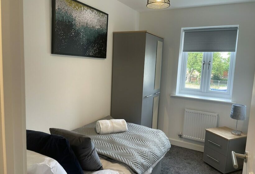 Резиденция Beautiful 3 Bed House In Derby With Parking