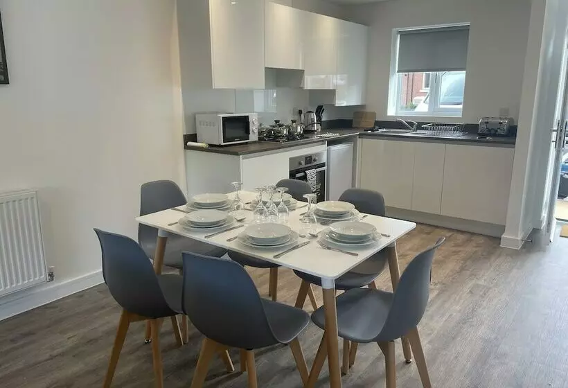 レジデンス Beautiful 3 Bed House In Derby With Parking