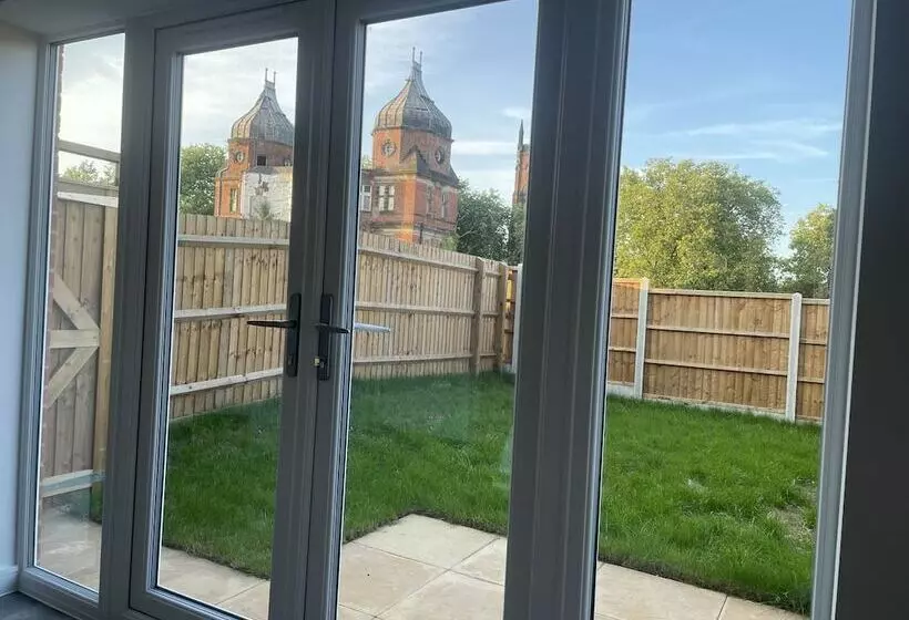 レジデンス Beautiful 3 Bed House In Derby With Parking