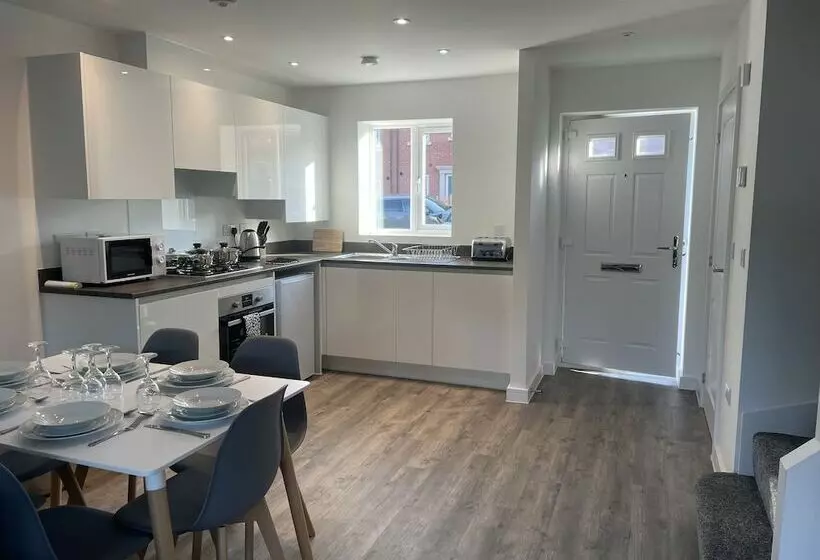 レジデンス Beautiful 3 Bed House In Derby With Parking